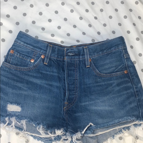 LEVI 501 button up shorts w27